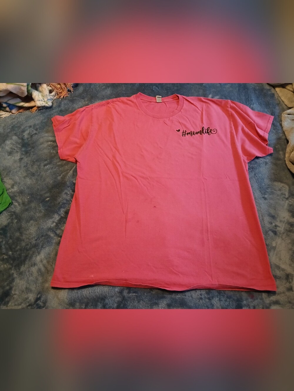 Gildan Pink #momlife Short-Sleeve Crewneck Tee